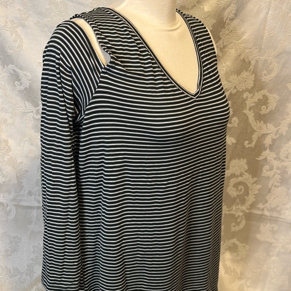 Striped cold shoulder style long sleeve top black green white
